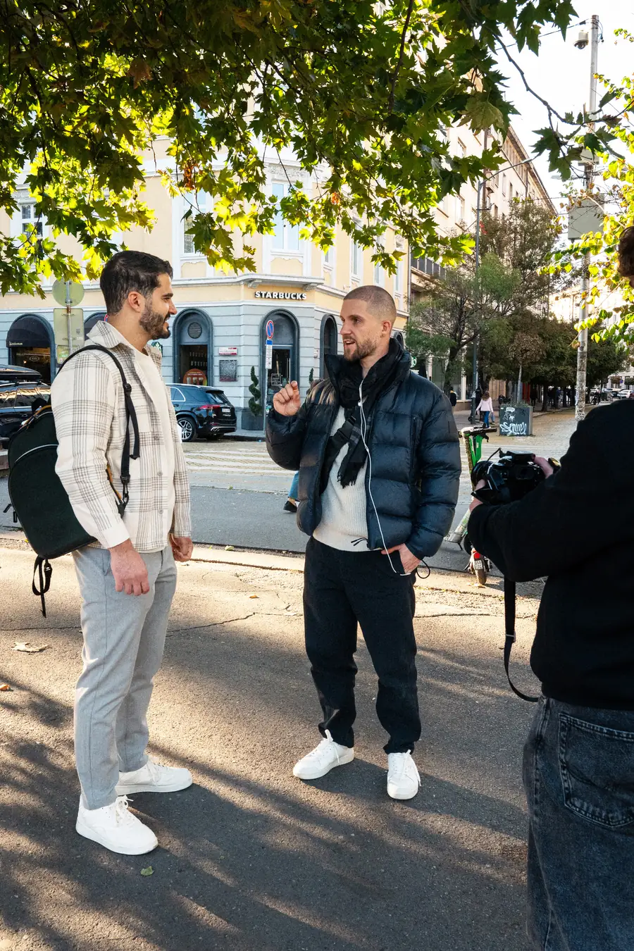 Alex Leon coaching a client during a live street approach